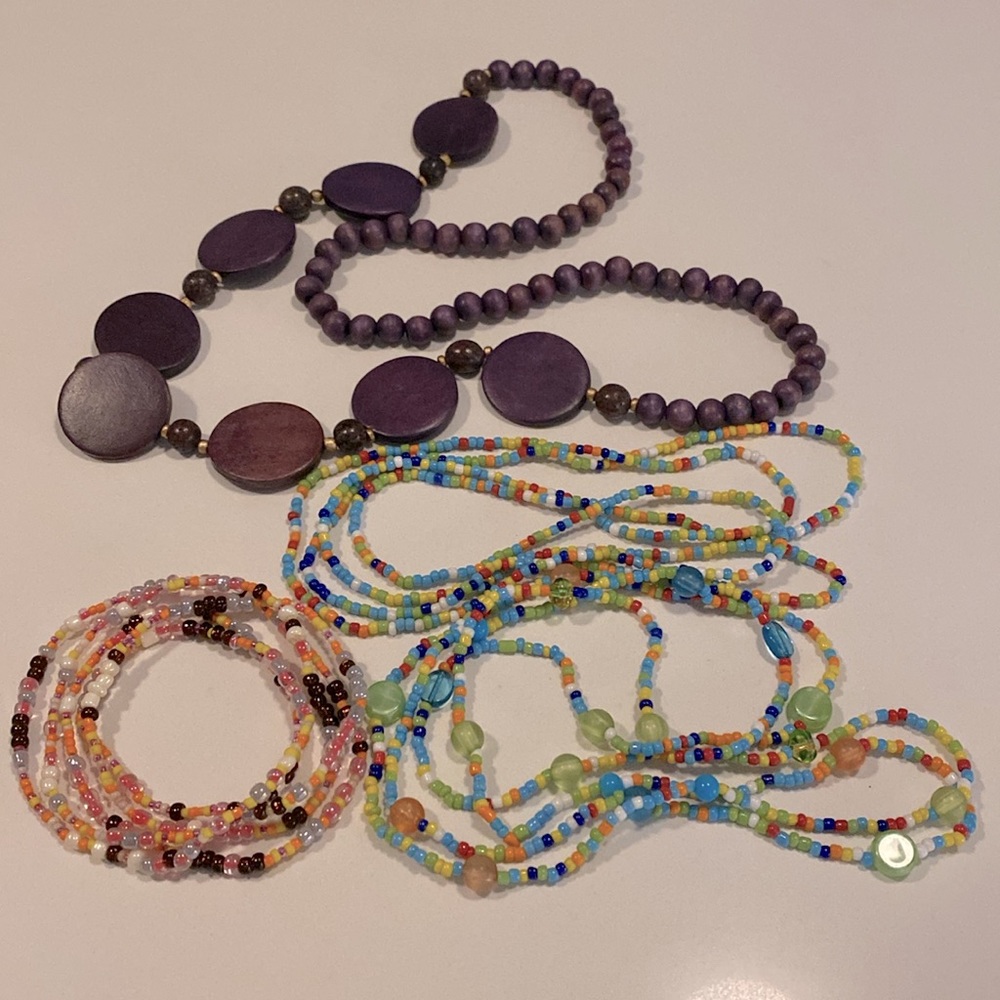 Bundle 4 necklaces - Picture 2 of 2